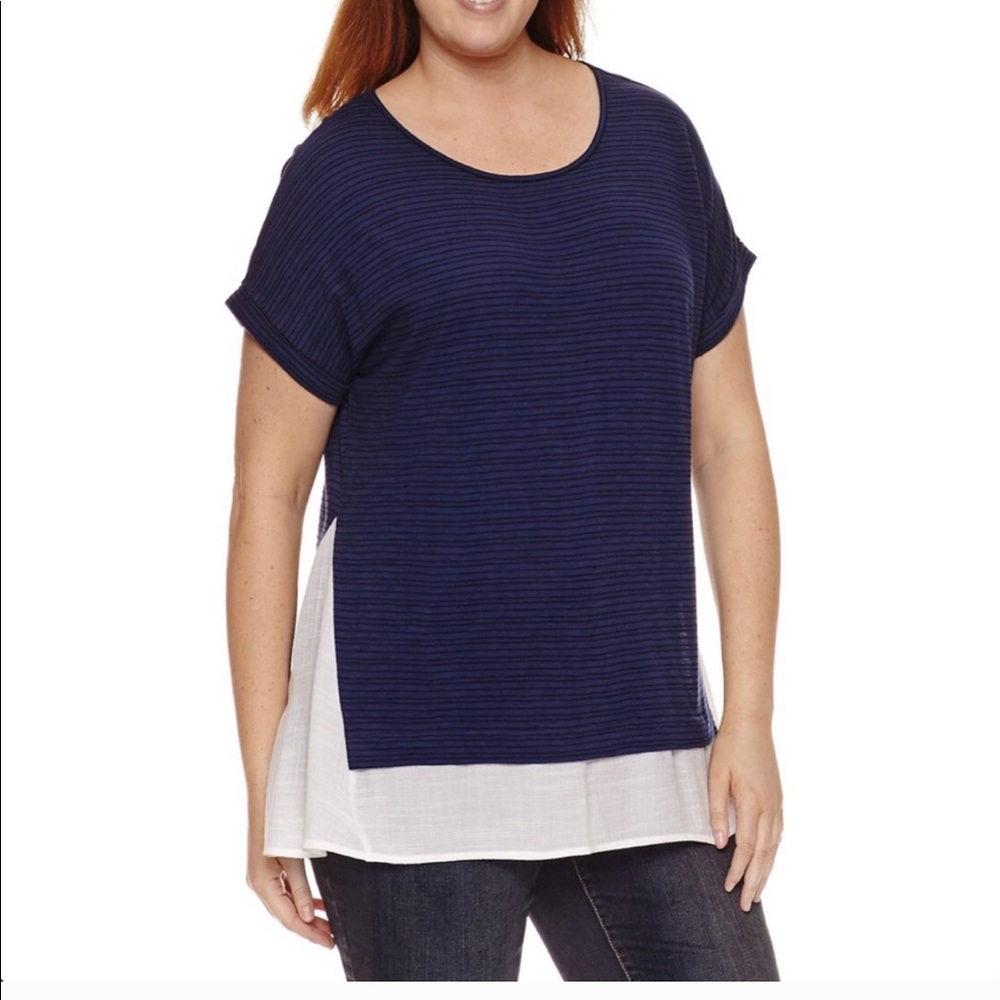 SOLD🎉NEW St. John’s Bay 2X Navy Short Sleeve Top